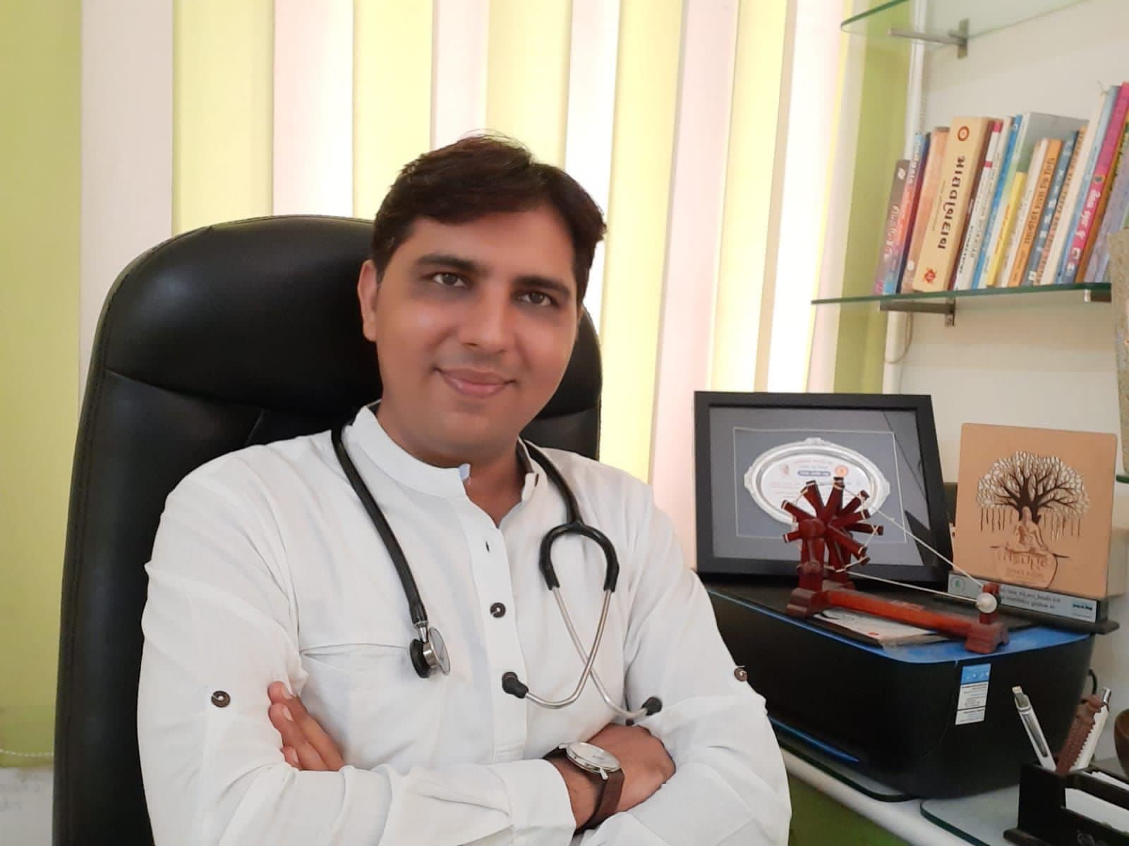 Dr. Raghav Pujara at his consultation desk at Ananya Naturopathy, Memnagar